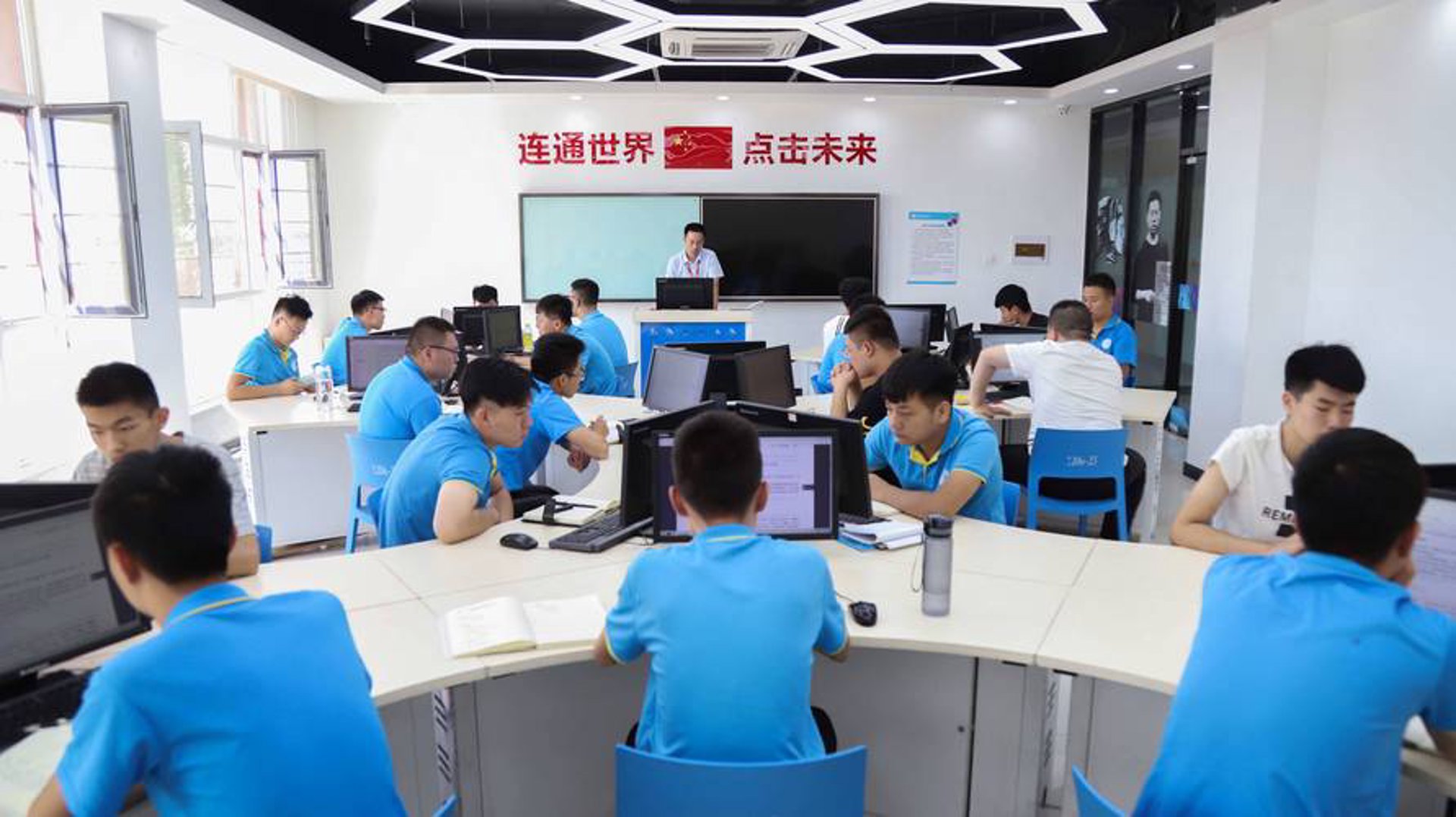 软件定制开发：上海的数字化转型风向标